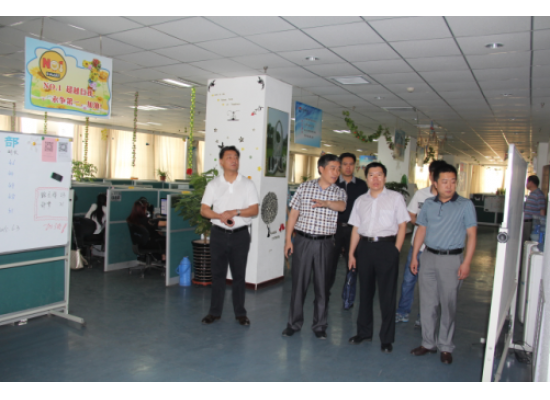 河北省省委辦公廳調(diào)研組副主任陳俊元、調(diào)研組副組長(zhǎng)周浩來(lái)我公司參觀考察